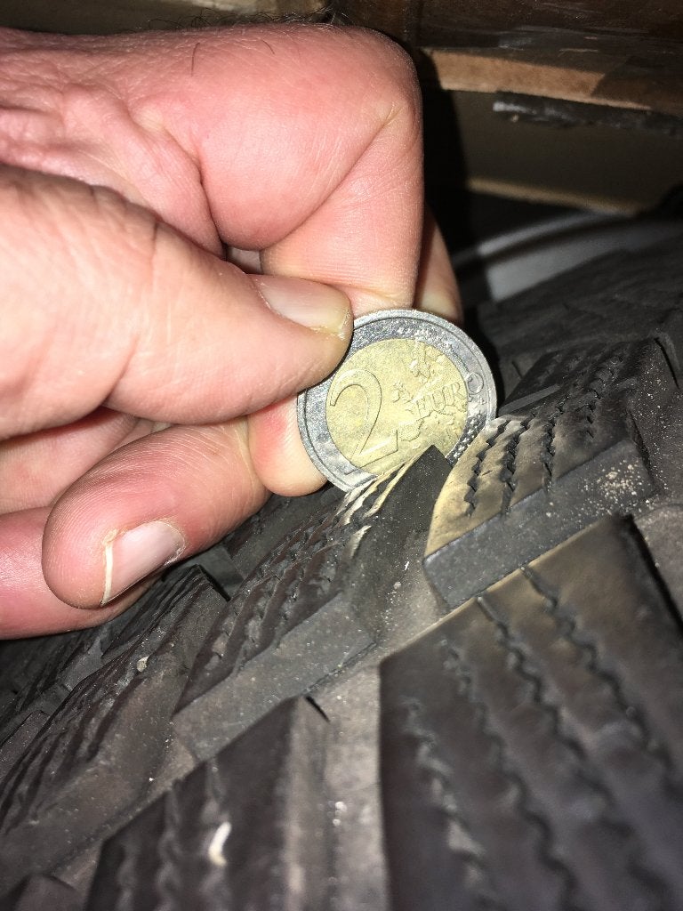 TOP CONDITIE dunlop winterbanden bijna niet gebruikt 225 /16, Ophalen, Gebruikt