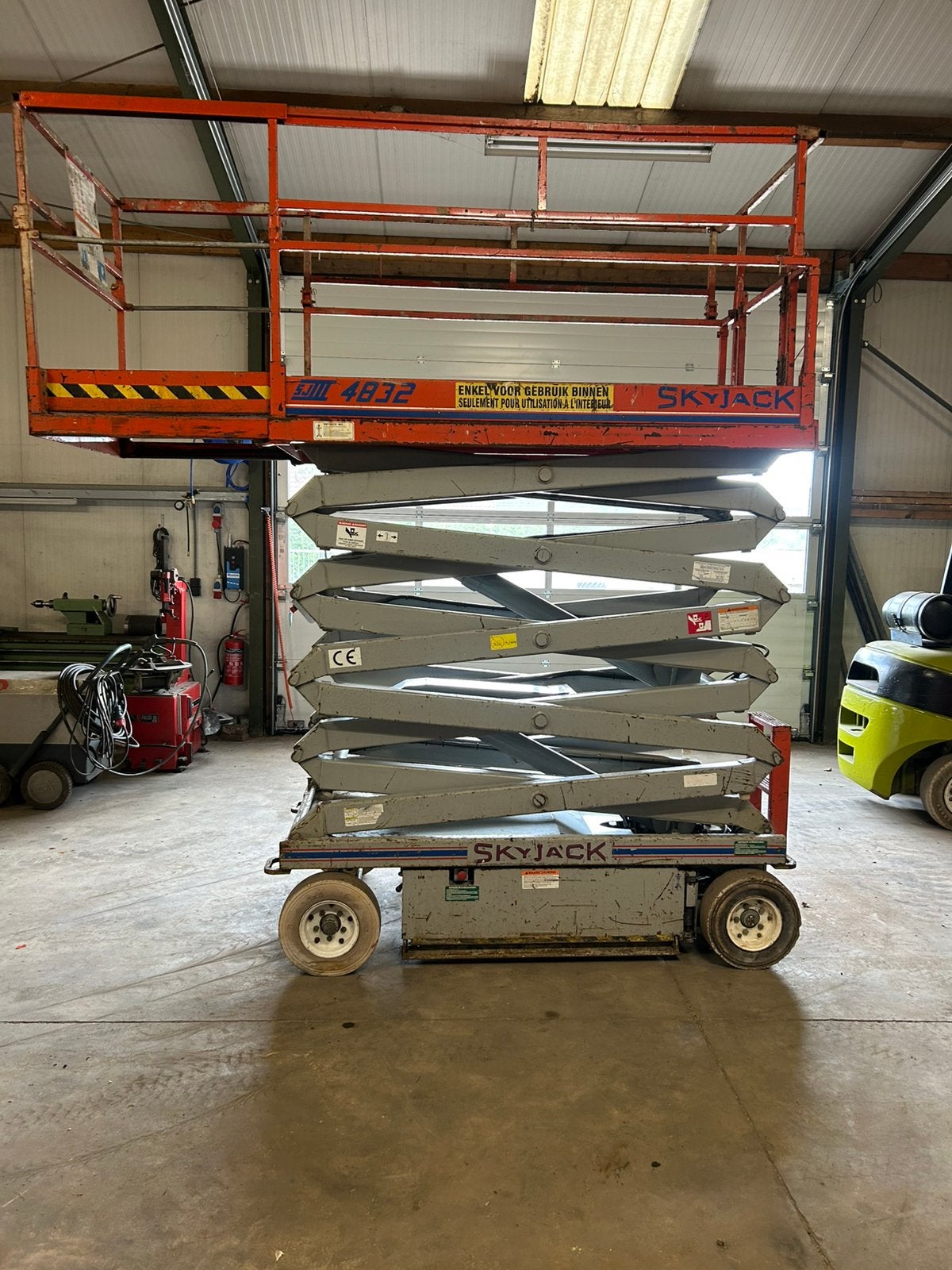 Schaarlift hoogwerker skyjack, Ophalen, Zo goed als nieuw, Overige typen, Minder dan 2 meter