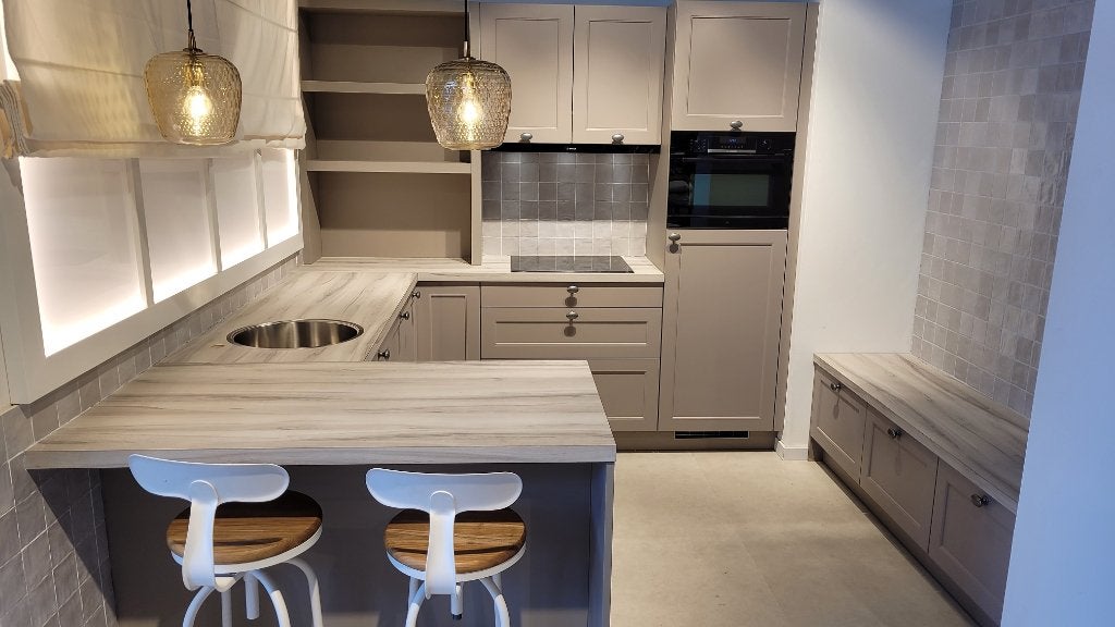 NIEUWE Bruynzeel Showroomkeuken / SALE - WEG=WEG, Huis en Inrichting, Keuken | Complete keukens, Overige kleuren, Hoekkeuken, Zo goed als nieuw