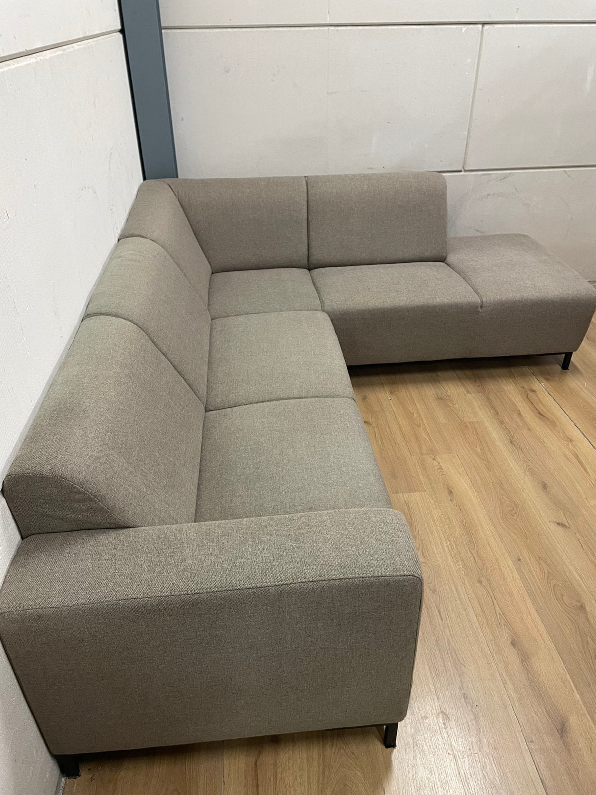 Mooie luxe taupe grijze moderne hoekbank - GEREINIGD!!!, Ophalen, 250 tot 300 cm, Luxe, Hoekbank