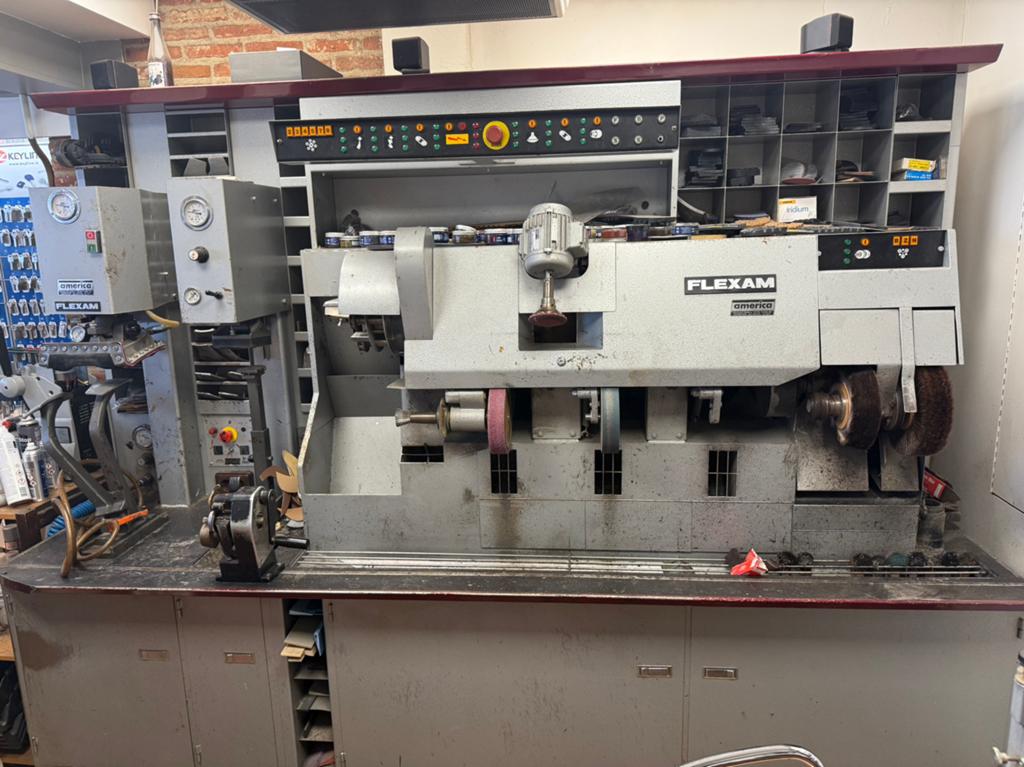 Flexam schoenmakers machine, Ophalen