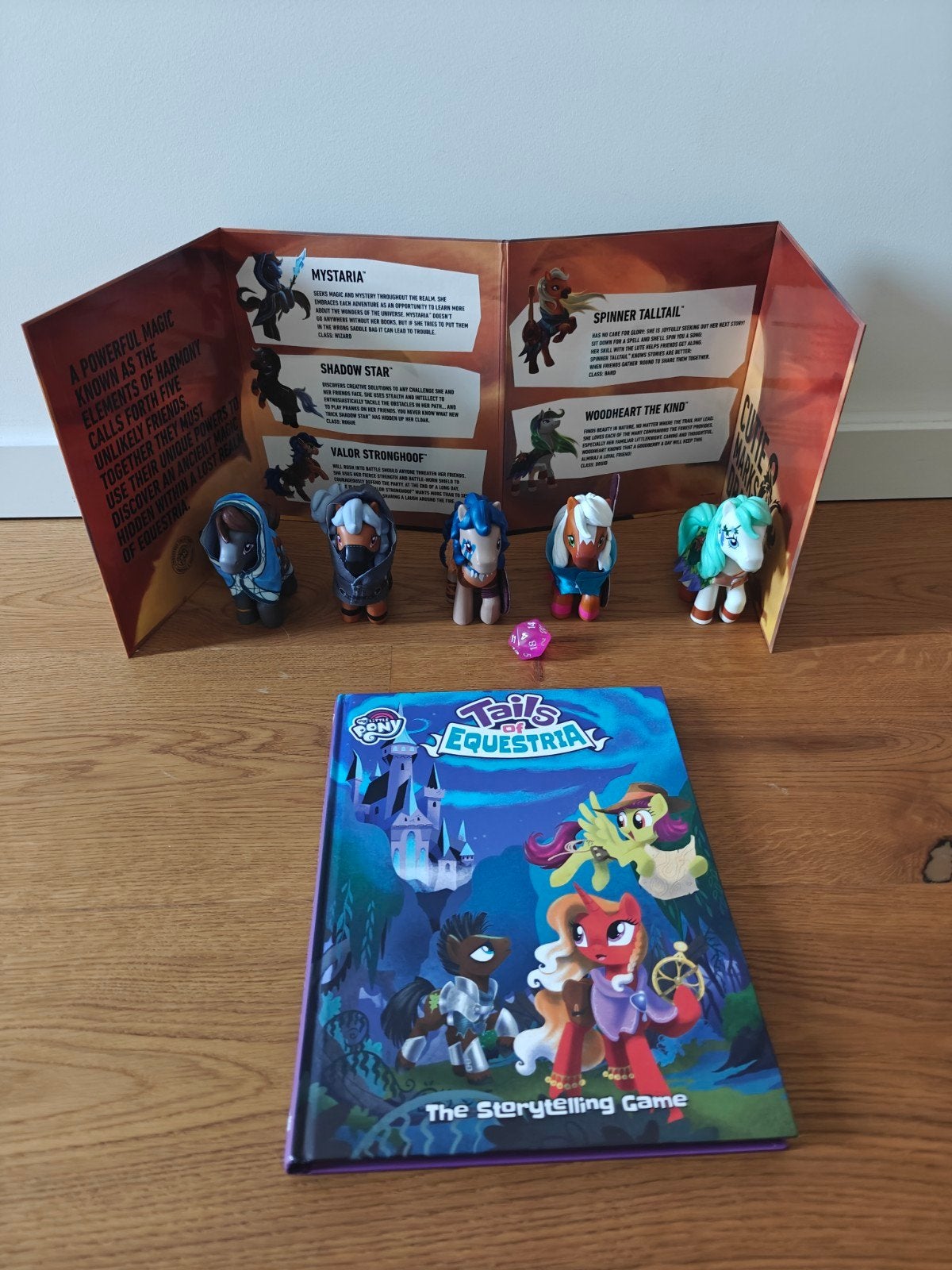 My Little Pony Tails of Equestria RPG Boek + Figuren, Boeken, Ophalen of Verzenden, Nieuw