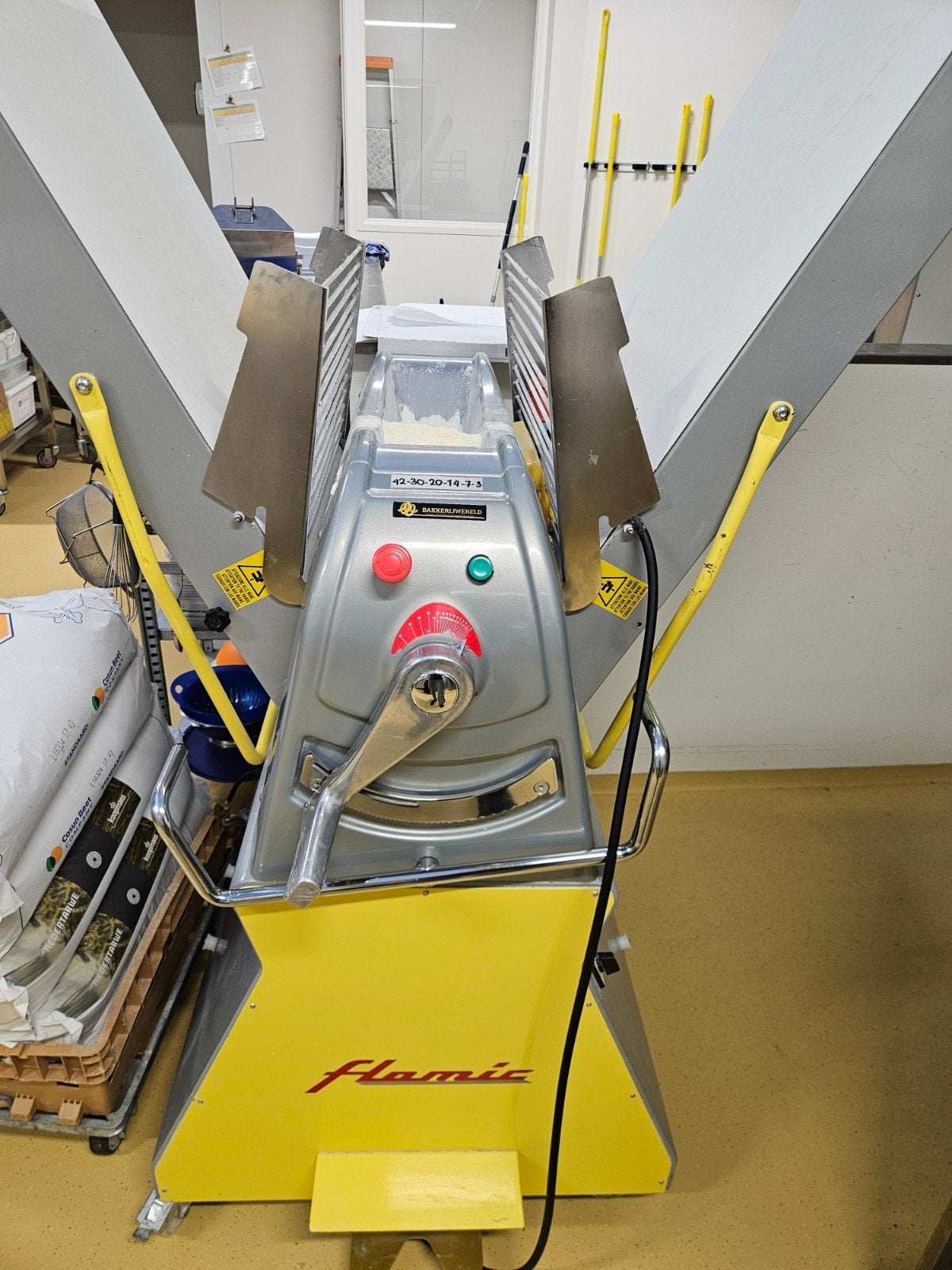 Flamic Deeguitrolmachine 380V - 60cm bandbreedte, Ophalen, Gebruikt, Bakkerij en Slagerij