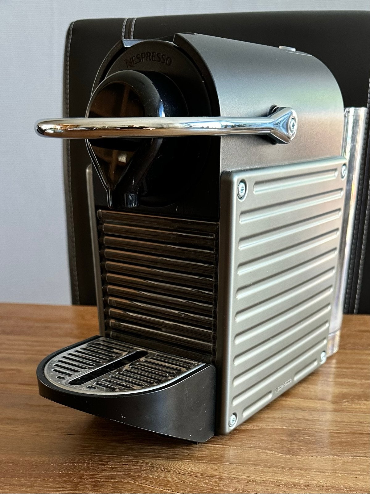 Nespresso Krups koffiemachine, Koffiemachine, Ophalen of Verzenden, Zo goed als nieuw, Koffiepads en cups