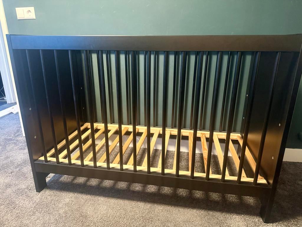 Europe Baby Vittoria III Peuter/Babybed Zwart 70x140 cm, Ophalen, Zo goed als nieuw, Ledikant