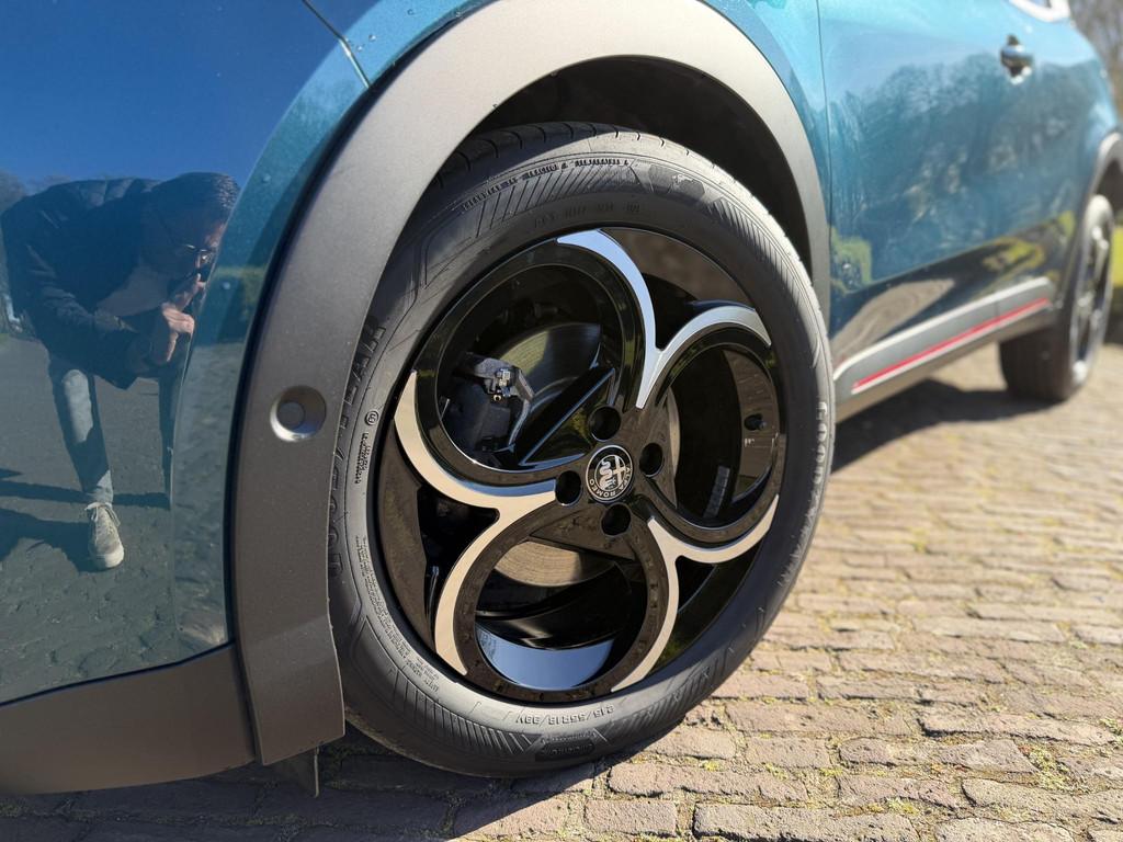 Alfa Romeo Junior 1.2 Turbo Hybrid Ibrida Speciale | Adaptiv, Auto's, Alfa Romeo, 145 pk, 1199 cc, Blauw, 620 kg