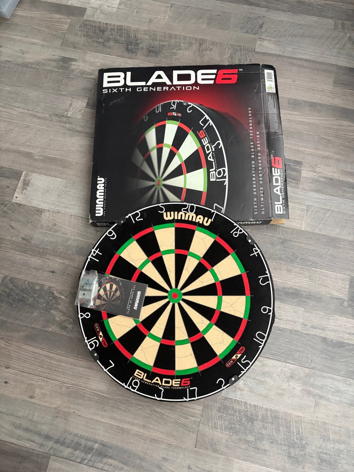 Winmau Blade 6 Dartbord - Nieuw in doos, Sport en Fitness, Darts, Ophalen, Nieuw, Dartbord