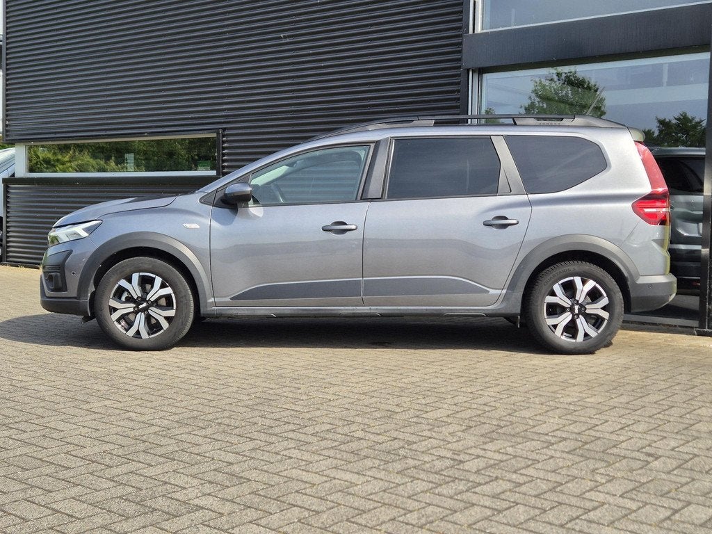 Dacia Jogger 1.6 Hybrid 140 Expression 7p. Camera, Navi, App, 94 pk, Stof, Euro 6, 4 cilinders