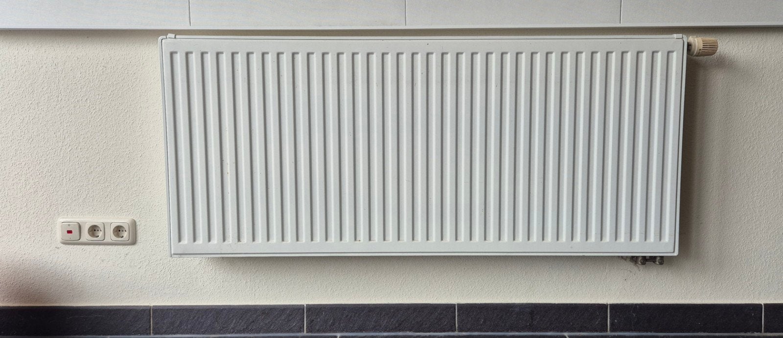 Verwarming verwarmingen radiator wand warmte kachel ijzer, Doe-het-zelf en Verbouw, Verwarming en Radiatoren, Ophalen, Gebruikt