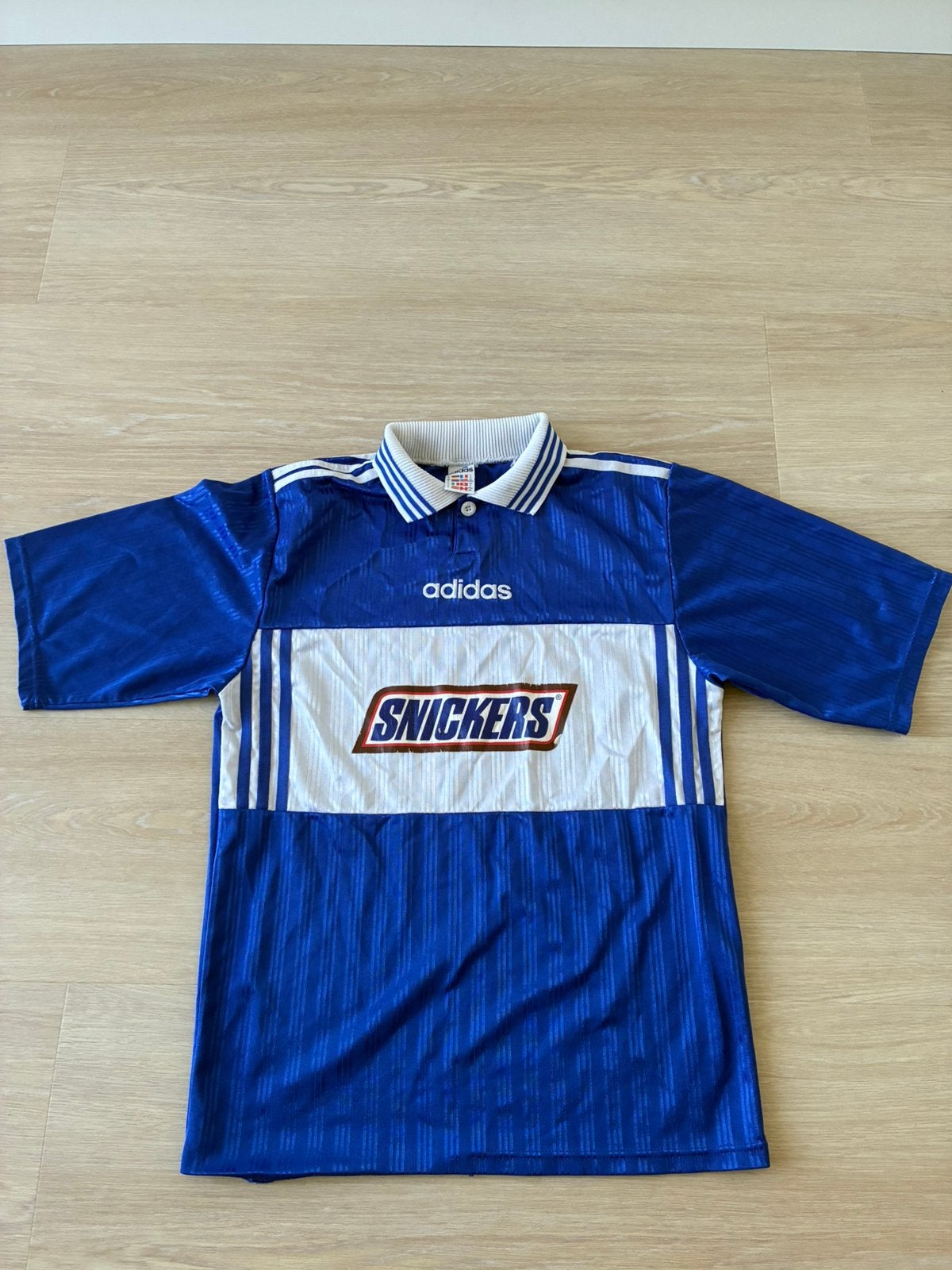 Adidas Snickers Vintage shirt, Sport en Fitness, Voetbal, Maat S, Verzenden, Gebruikt, Shirt