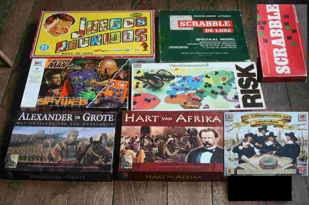 8 x spellen scrabble, 999 games, risk, monopoly,..., Ophalen, Zo goed als nieuw