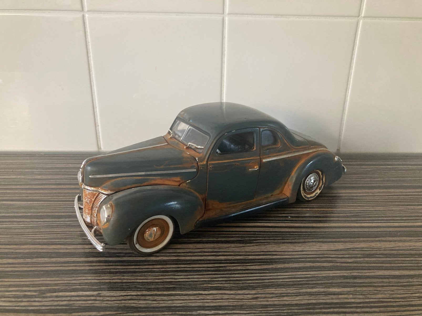Ford Deluxe Custom Schuurvondst Barnfind, Hobby en Vrije tijd, Modelauto's | 1:18, Ophalen of Verzenden, Zo goed als nieuw, Auto