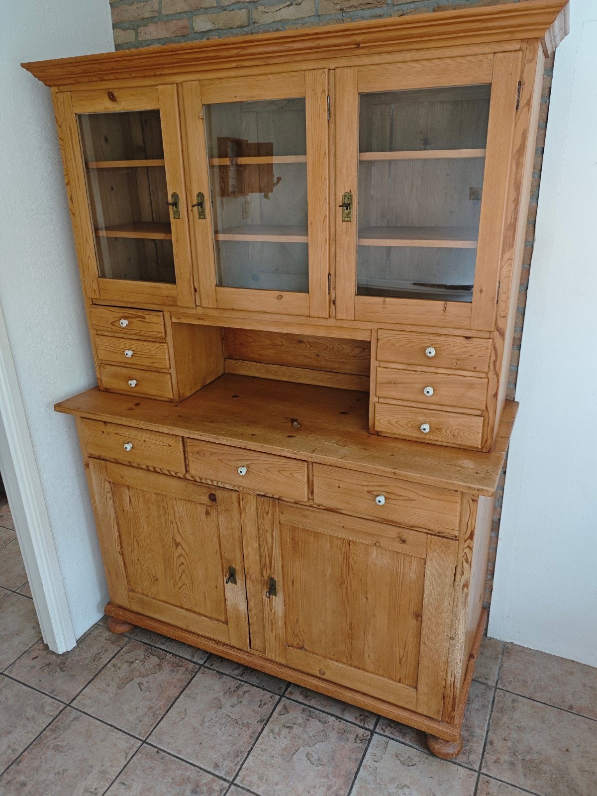 Antieke grenen buffetkast met vitrine en lades, Antiek en Kunst, Antiek | Meubels | Kasten, Ophalen