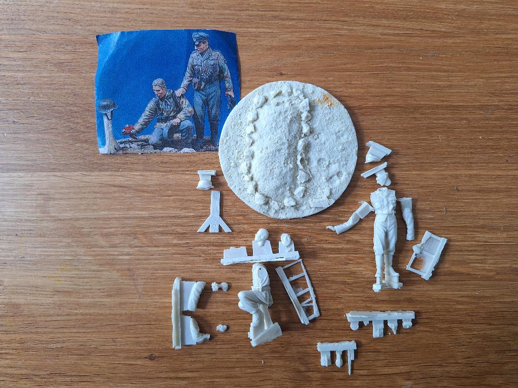 1:35 1/35 Resin Vignette Duitsers bij Oorlogsgraf, Ophalen of Verzenden, Zo goed als nieuw, 1:35 tot 1:50, Diorama