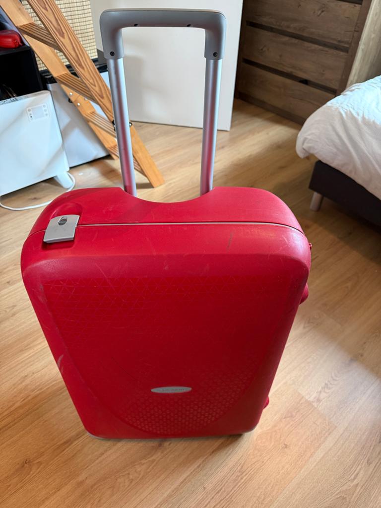 Rode Samsonite Koffer met Wieltjes en Uitschuifbare Handgree, Ophalen, 30 cm of meer, Gebruikt, 60 tot 80 cm