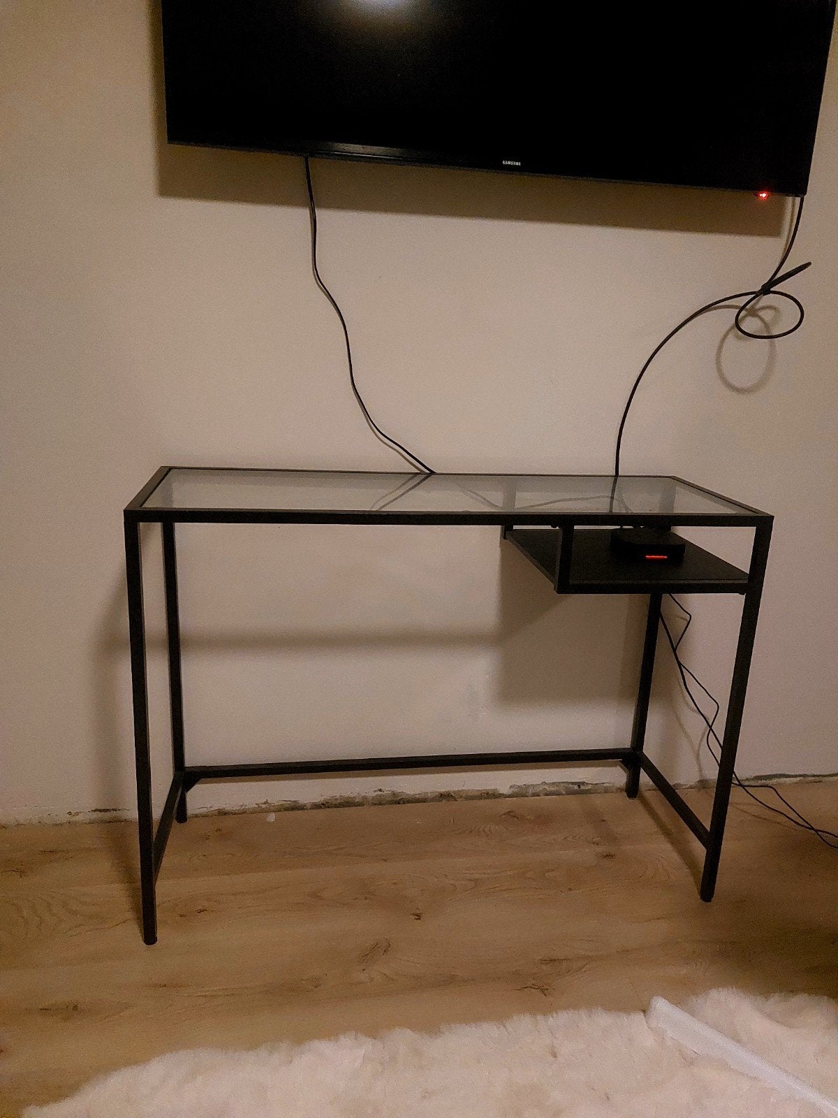 Modern zwart bureau met glazen blad, Ophalen, Zwart, Gebruikt, Computerbureau