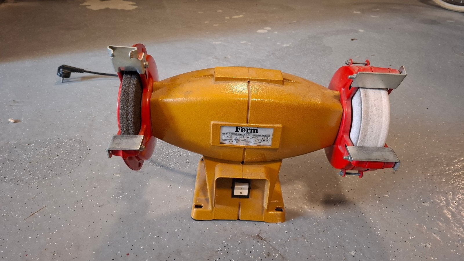 Ferm Slijpmachine - Werkbankslijpmachine, Ophalen of Verzenden, Gebruikt, Minder dan 700 watt, Werkbankslijpmachine