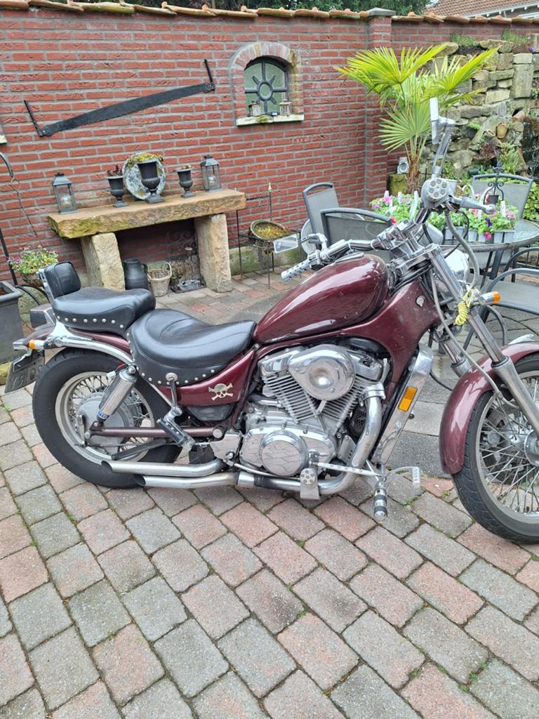 MOOIE SUZUKI INTRUDER VS700, Chopper