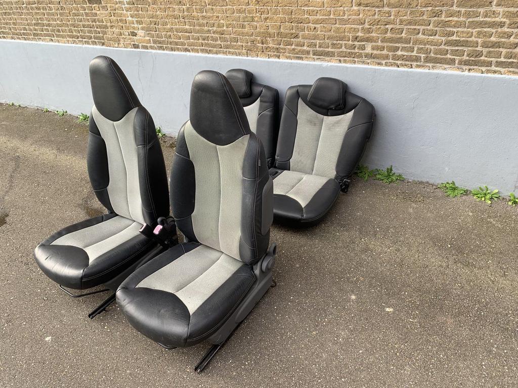 interieur halfleer zilver toyota aygo citroen C1 peugeot 107, Auto-onderdelen, Interieur en Bekleding, Gebruikt, -, Ophalen of Verzenden
