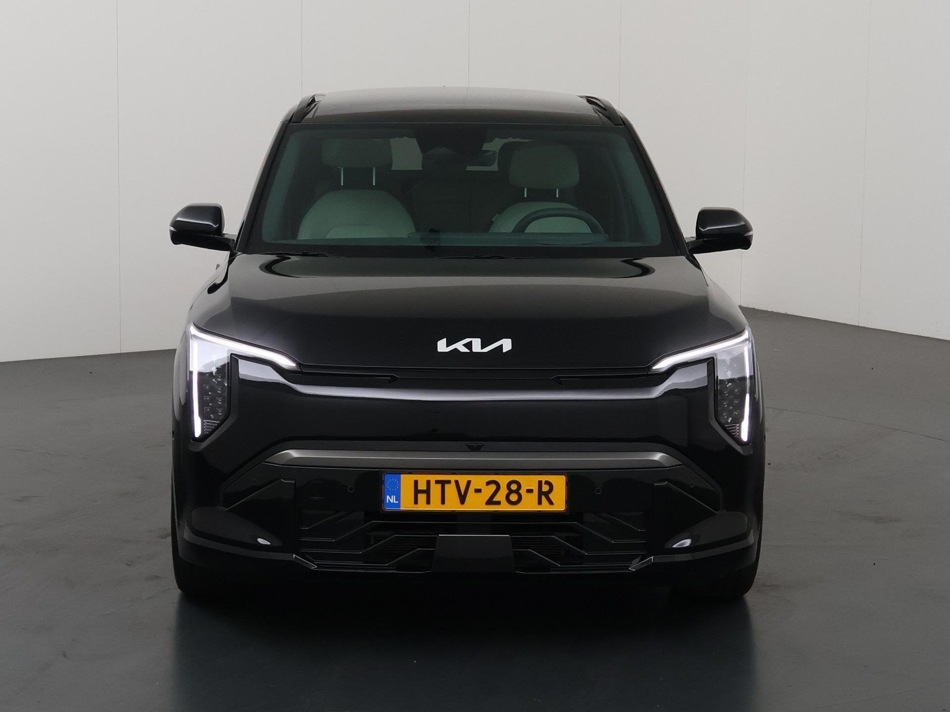 Kia EV3 GT-PlusLine 81.4 kWh | SOH 99% | Panoramaschuifdak |, 33 min, Zwart, Origineel Nederlands, Grijs