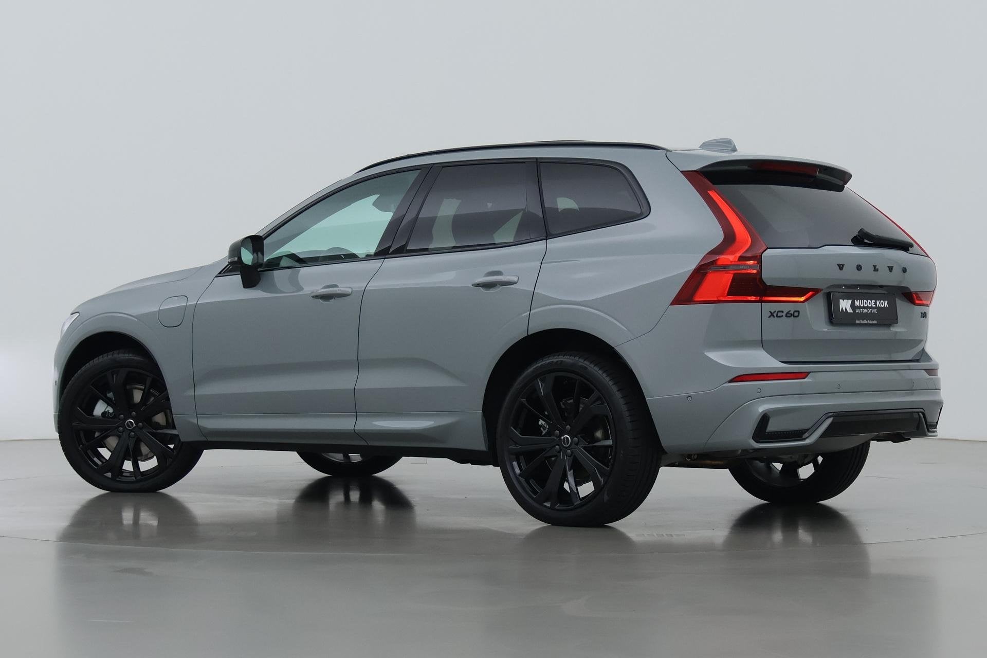 Volvo XC60 T6 Plus Black Edition | Panoramadak | Harman/Kard, Automaat, Gebruikt, Euro 6, 4 cilinders