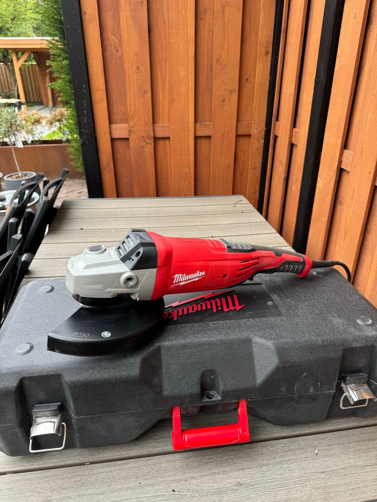 Milwaukee AG22-230 haakse slijper - Zo goed als nieuw, Ophalen, Zo goed als nieuw, 1000 watt of meer, Haakse handslijpmachine