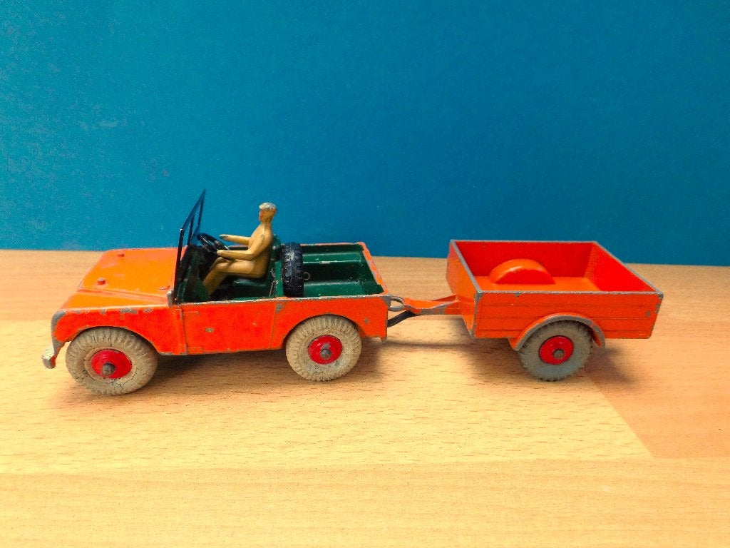 DINKY TOYS No. 340 & 341 ORANJE LAND ROVER MET TRAILER, Ophalen of Verzenden, Gebruikt, Overige typen, Dinky Toys