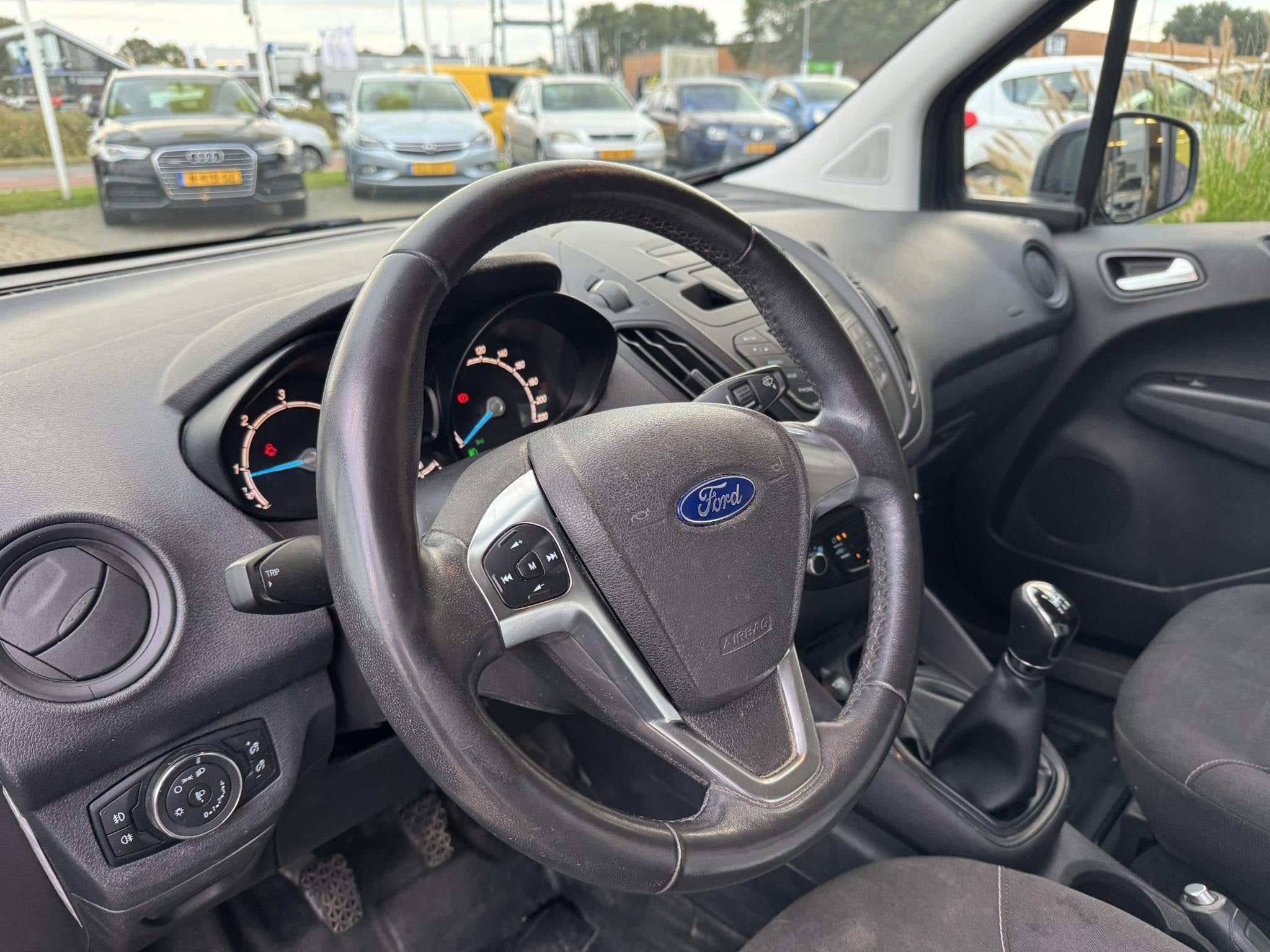 Ford Transit Courier 1.5 TDCI Trend Rijklaar incl beurt en a, Voorwielaandrijving, Stof, 4 cilinders, Verwarmde buitenspiegels