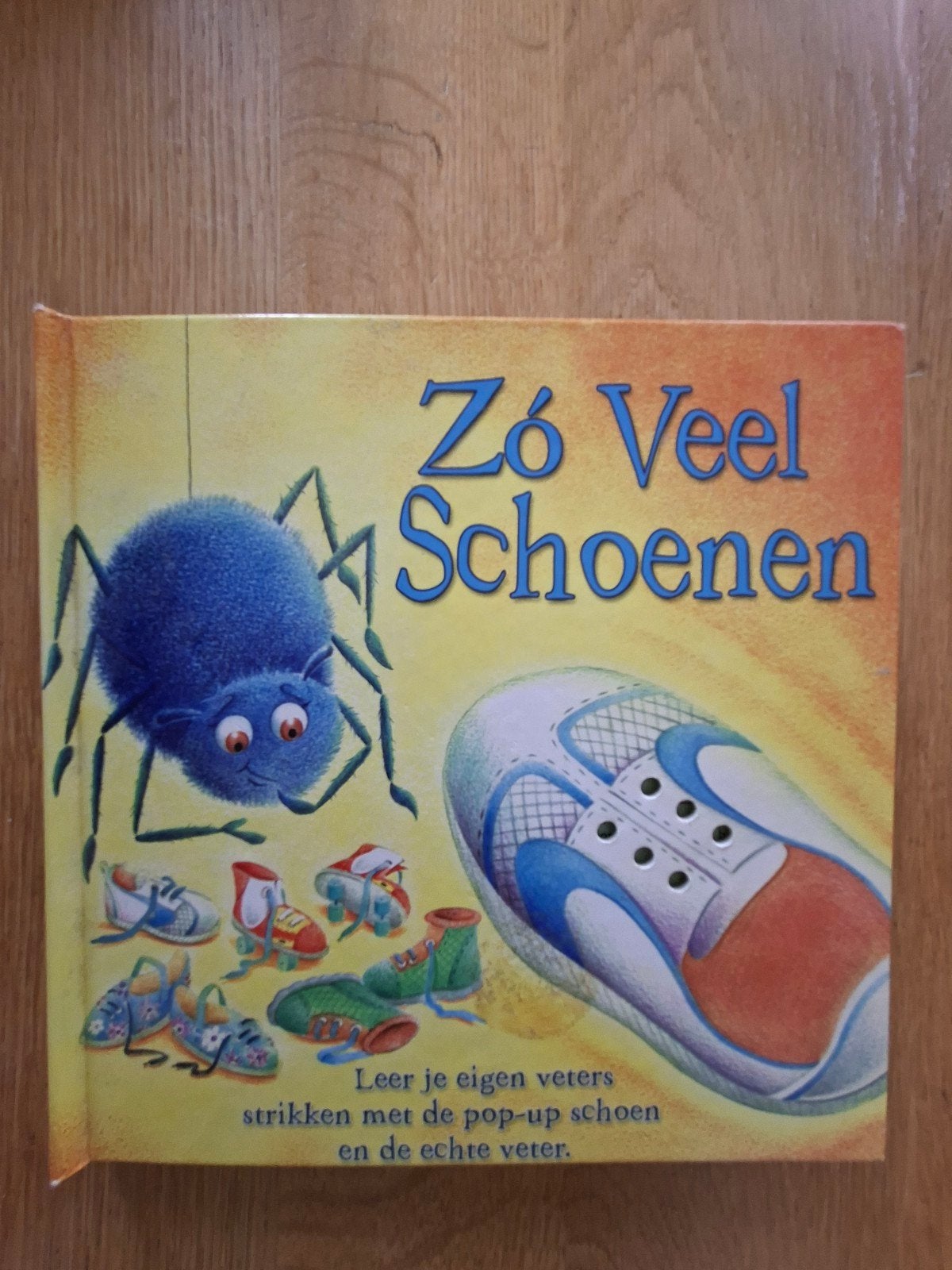 Zó Veel Schoenen - Leer je veters strikken pop-up boek, Ophalen of Verzenden, Zo goed als nieuw, Niet duidelijk zichtbaar op de afbeeldingen