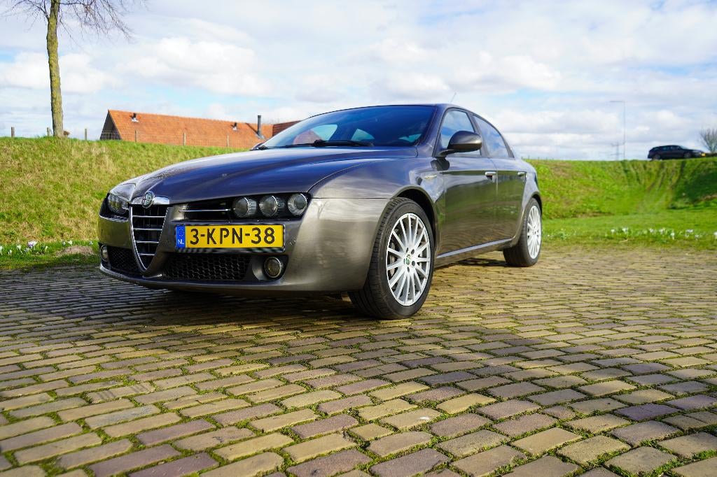 Alfa Romeo 159 3.2 V6 Q4 Handgeschakeld (149.500 km), Auto's, Alfa Romeo, 3195 cc, Beige, 1655 kg, Handgeschakeld
