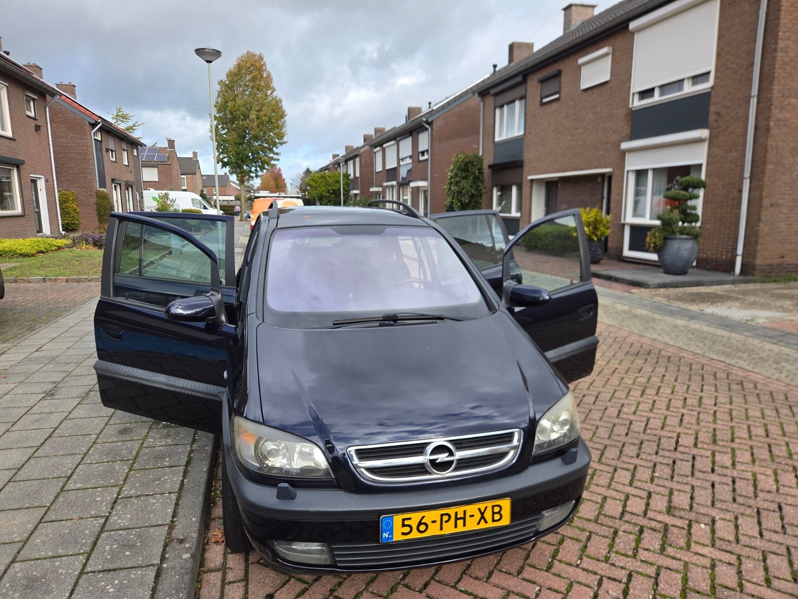 Opel zafira 2.2 elegance bouwjaar 2004 donker blauw., 33 - 40 uur, Overige niveaus, Overige vormen