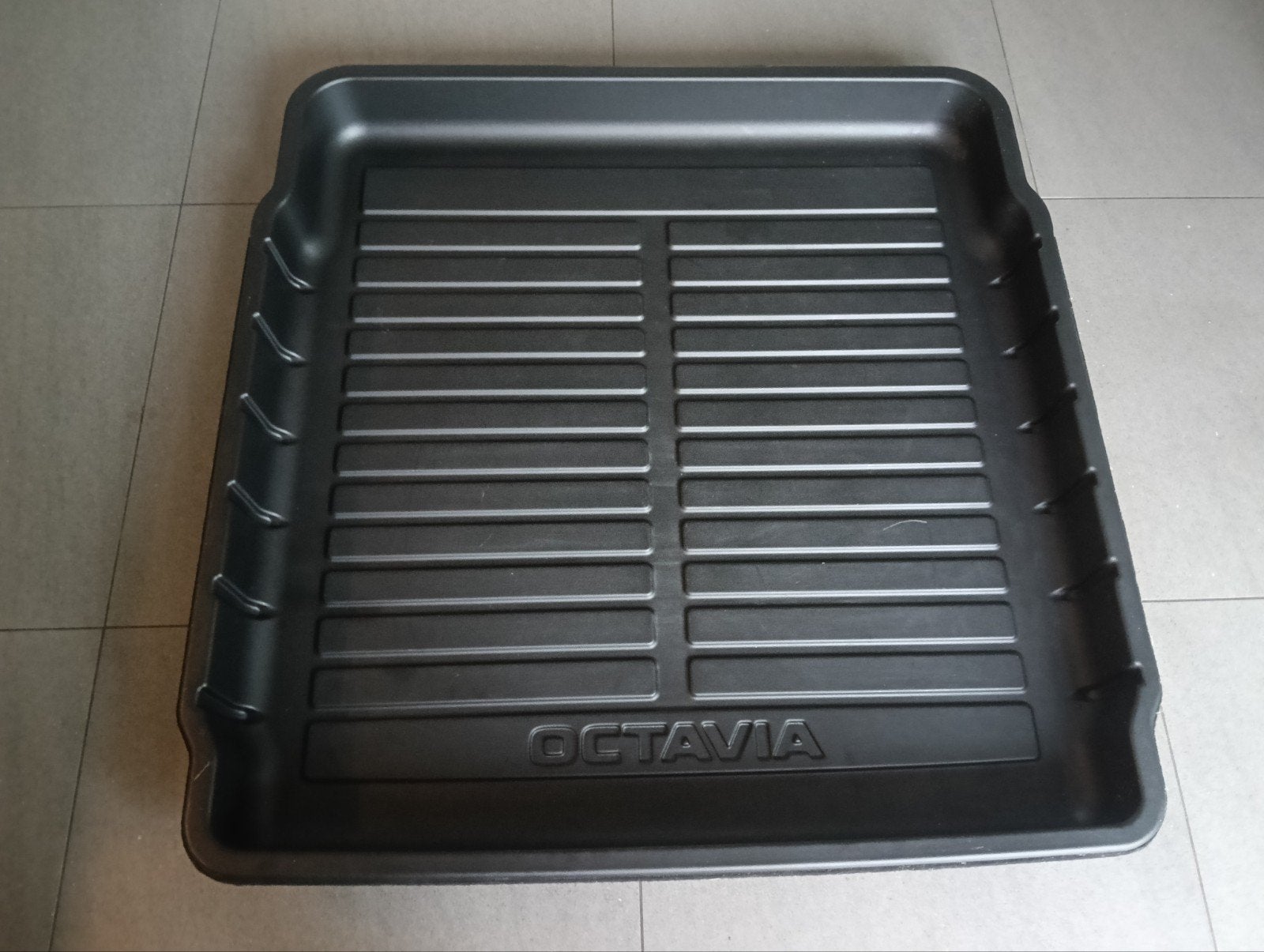 Originele Škoda Octavia III Combi kofferbakmat (5E9061162), Ophalen, Zo goed als nieuw