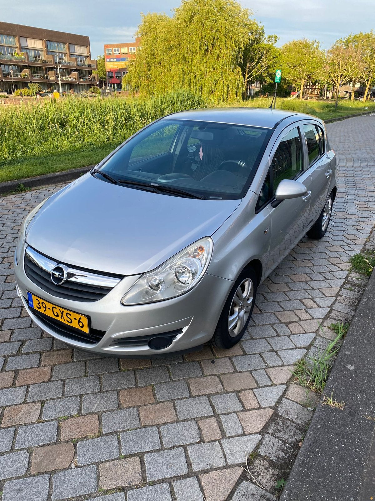 Opel Corsa 1.2 16V 5D 2008 Grijs, Auto's, Opel, Voorwielaandrijving, 4 cilinders, 1229 cc, 49 €/maand