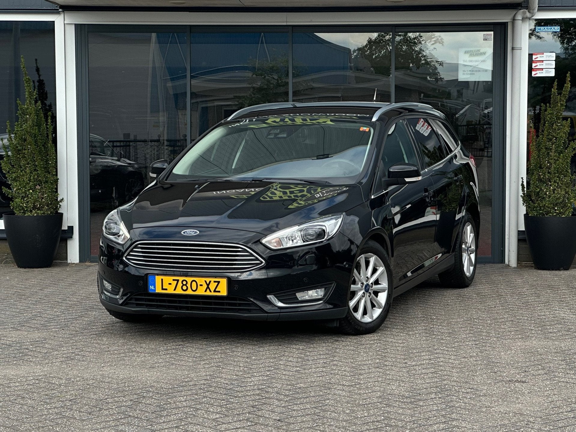 Ford Focus Wagon 1.5 Titanium / Automaat, 4 cilinders, 150 pk, Zwart, 690 kg