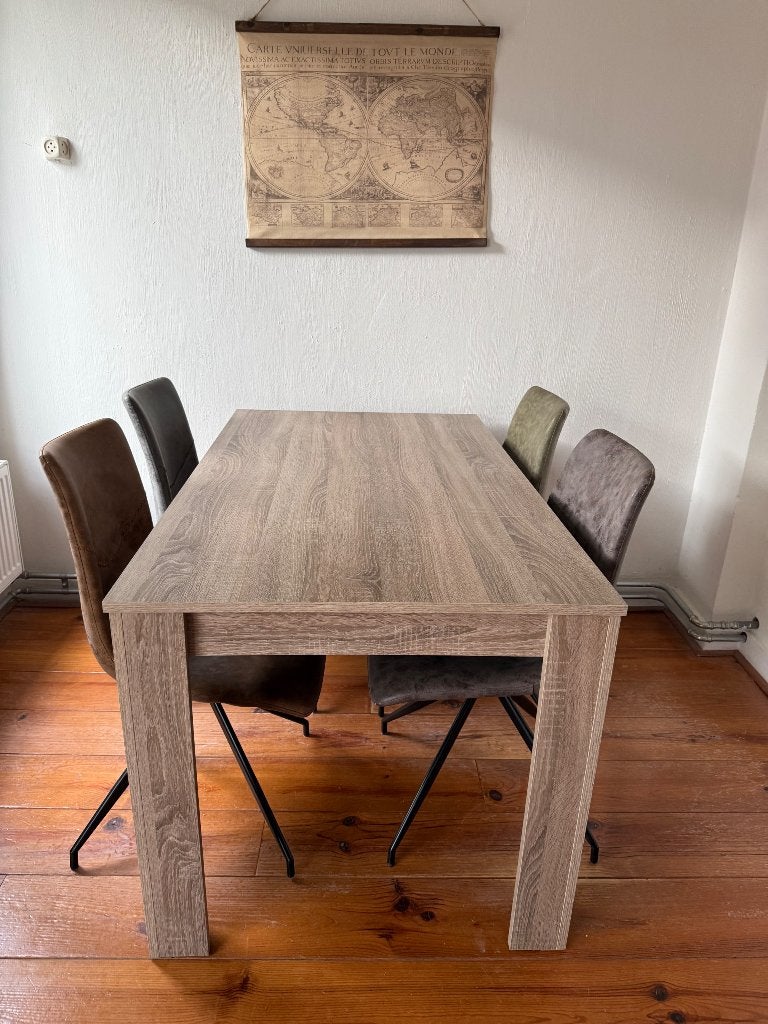 Eettafel met 4 gekleurde stoelen, Huis en Inrichting, Ophalen, Gebruikt, 100 tot 150 cm, 50 tot 100 cm