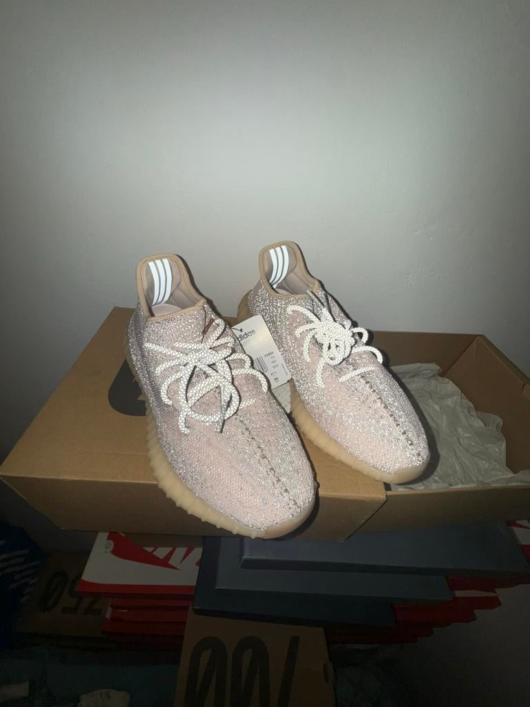 Yeezy Boost 350 V2 'Synth' (Reflective) - Maat 40 2/3, Ophalen of Verzenden, Zo goed als nieuw, Roze, Sneakers of Gympen