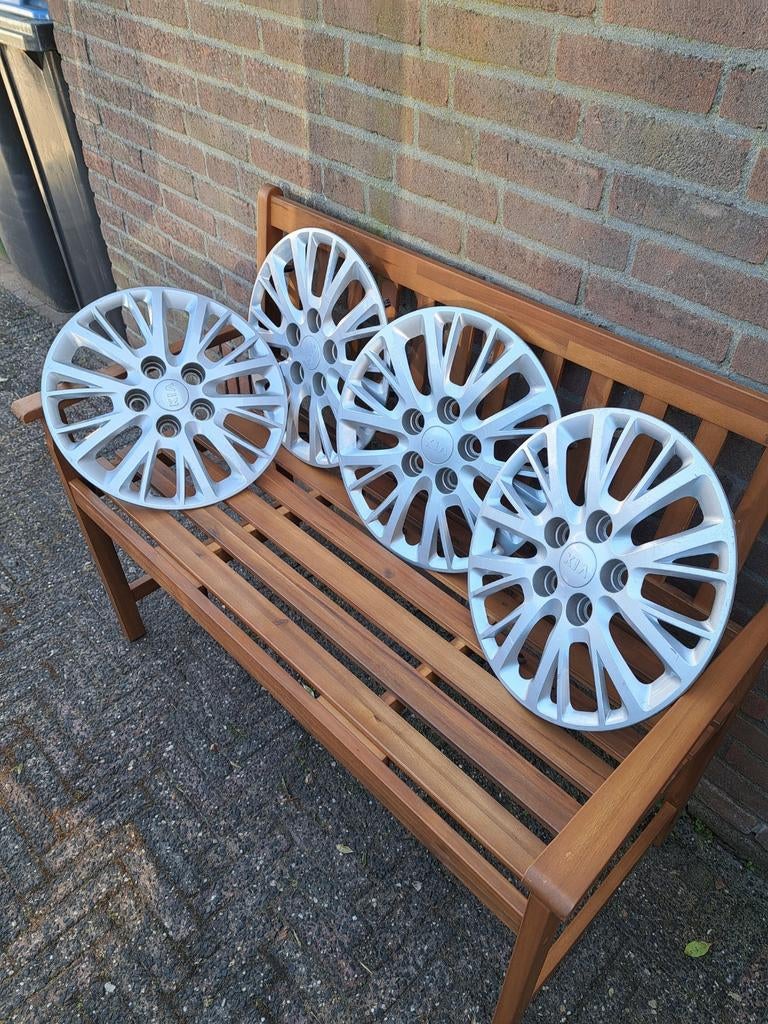 4 wieldoppen Kia 15 inch zilver, Ophalen of Verzenden
