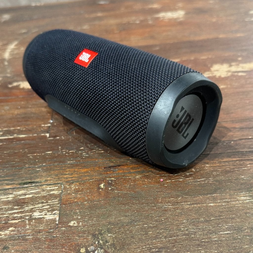JBL Charge 3, nette staat, lichte gebruikerssporen, JBL, Zo goed als nieuw, Support@jbl.com, 400 Atlantic Street
Stamford, CT 06901
USA