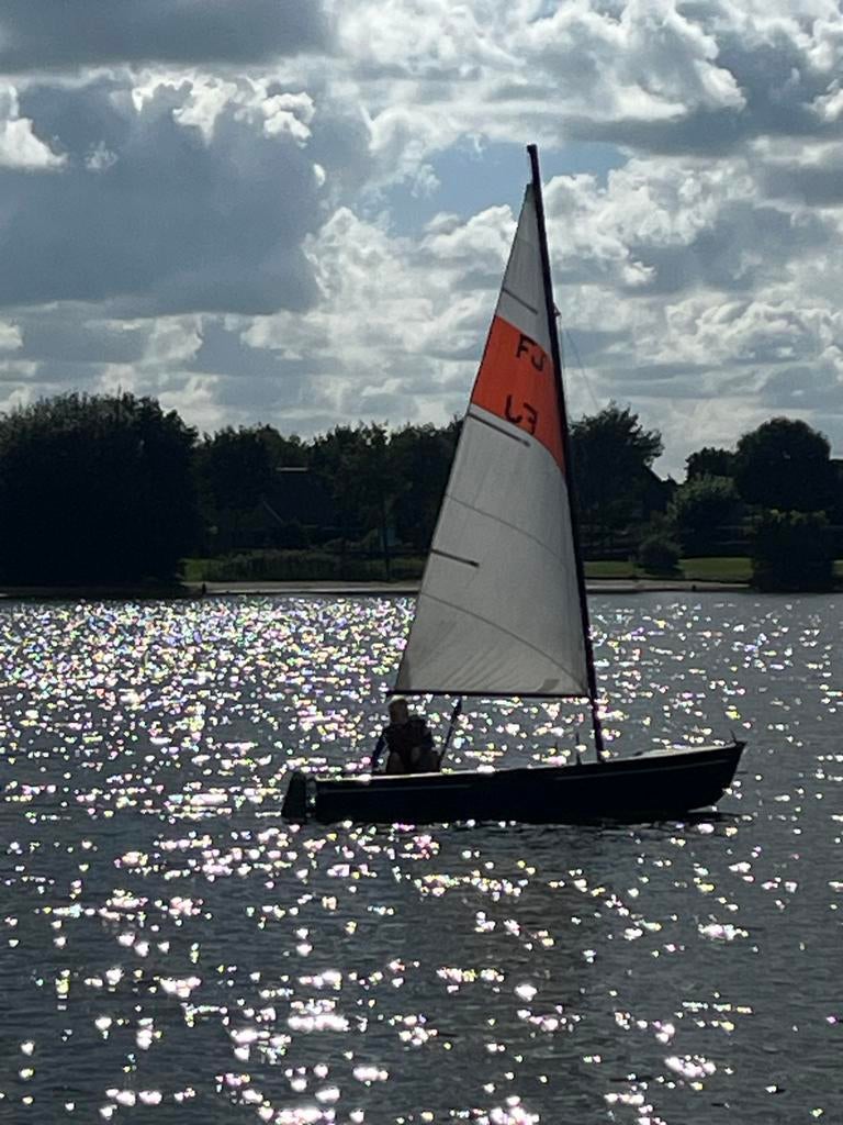 Zeilboot Flying Junior met kantelbare trailer, Ophalen, Gebruikt, 3 tot 6 meter, Minder dan 15 m²