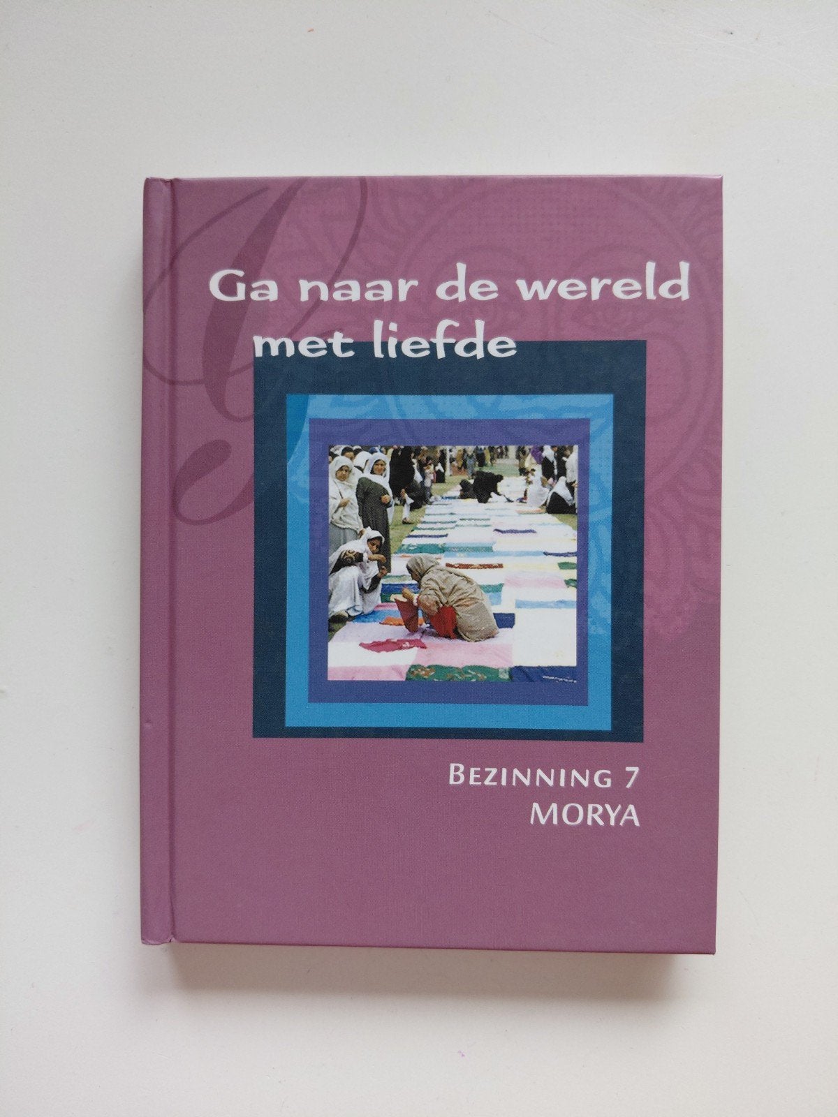 Morya - Ga naar de wereld met liefde, Spiritualiteit algemeen, Overige typen, Ophalen of Verzenden, Zo goed als nieuw