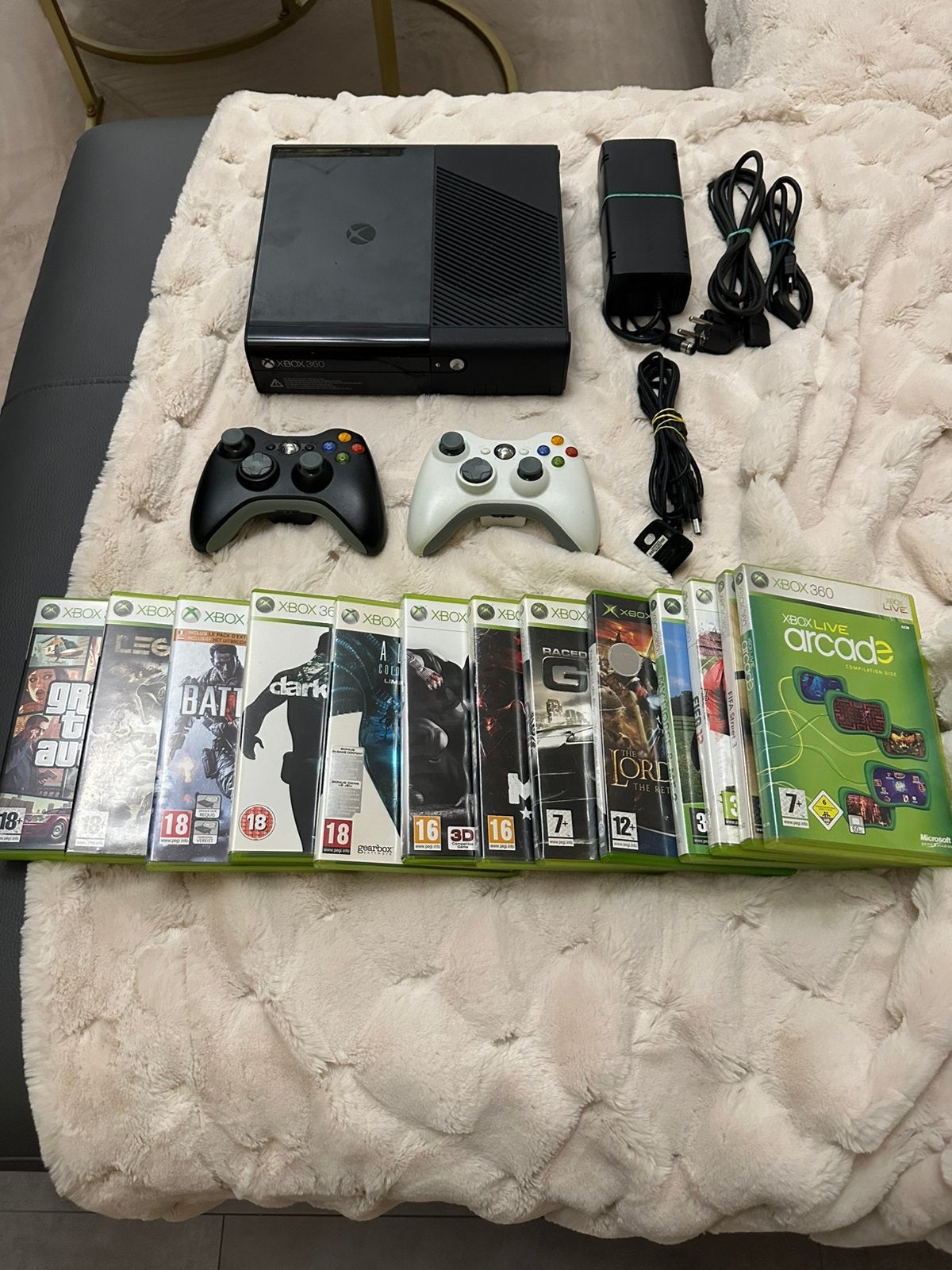 XBOX 360 250gb, in nette staat, (2 controllers & 13 spellen), Ophalen, Zo goed als nieuw, 250 GB, Met 2 controllers