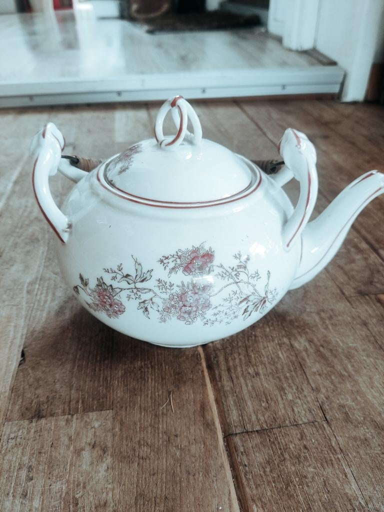 Vintage Theepot met Roze Bloemen en Rotan Handvat, Antiek en Kunst, Antiek | Servies los, Ophalen