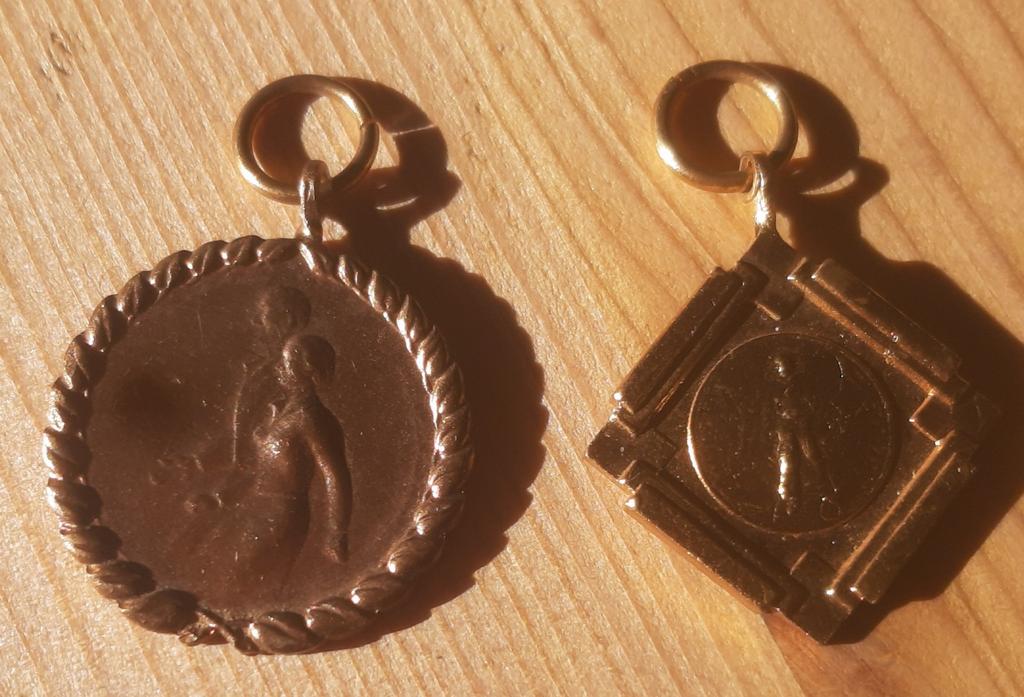 2 Oude Medailles: Weerdinge 1951 en 1952, Ophalen of Verzenden