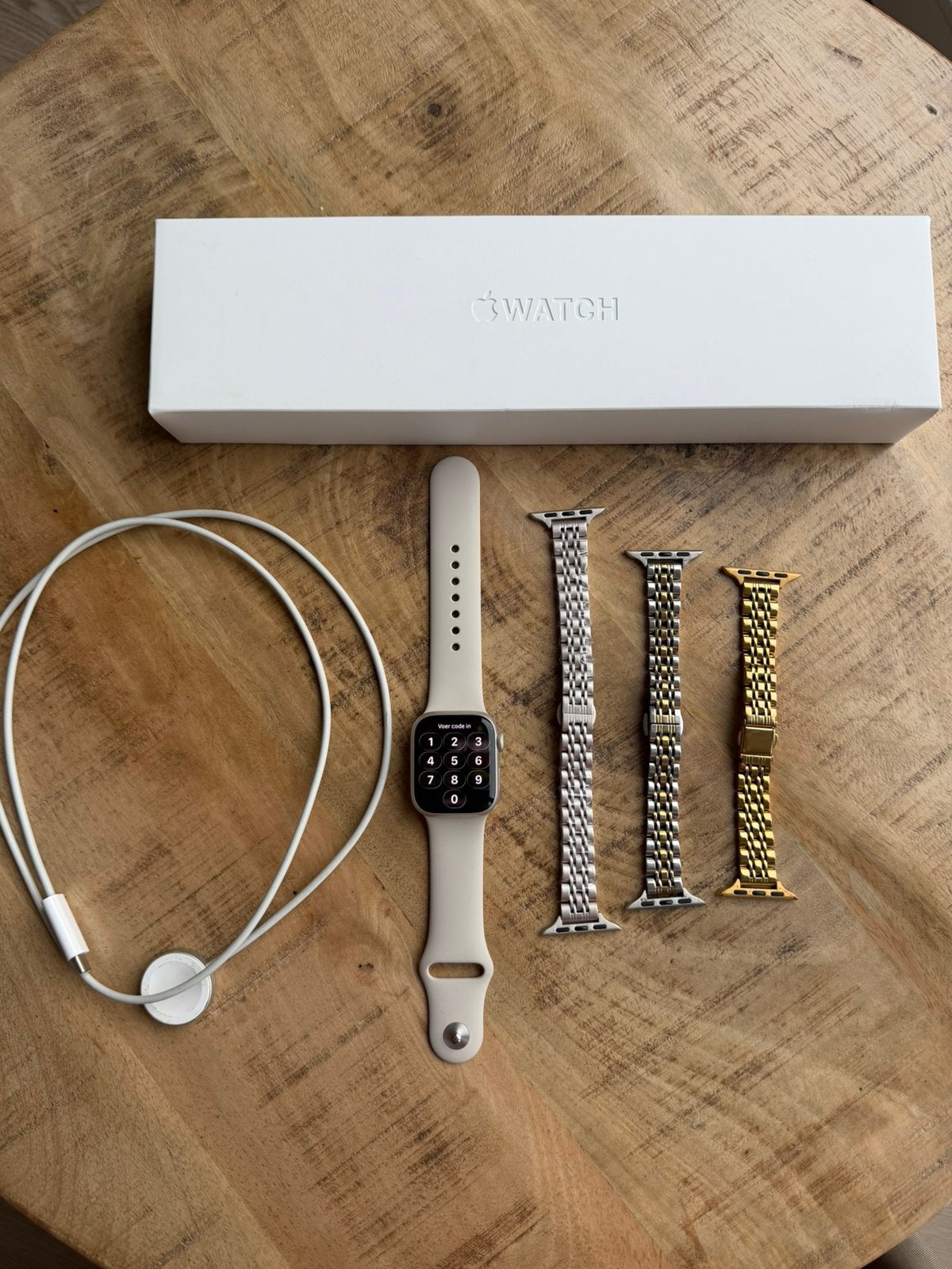Apple Watch Series 8 41mm Starlight GPS + 4 bandjes en doos