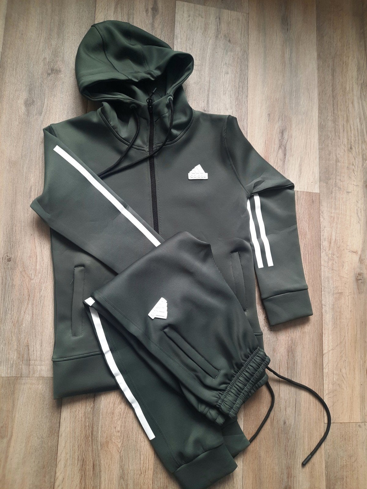 Adidas trainingspak maat 140 nieuw, Ophalen of Verzenden, Nieuw, Jongen of Meisje, Sport- of Zwemkleding