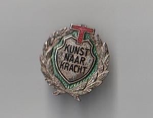 fraaie oude emaille brochespeld Kunst Naar Kracht, Ophalen of Verzenden, Gebruikt, Overige onderwerpen, Speldje of Pin