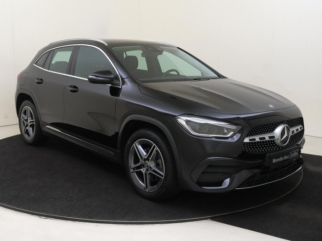 Mercedes-Benz GLA-klasse 250 e AMG Line, Auto's, Mercedes-Benz, 4 cilinders, 16 kWh, Leder en Stof, Zwart