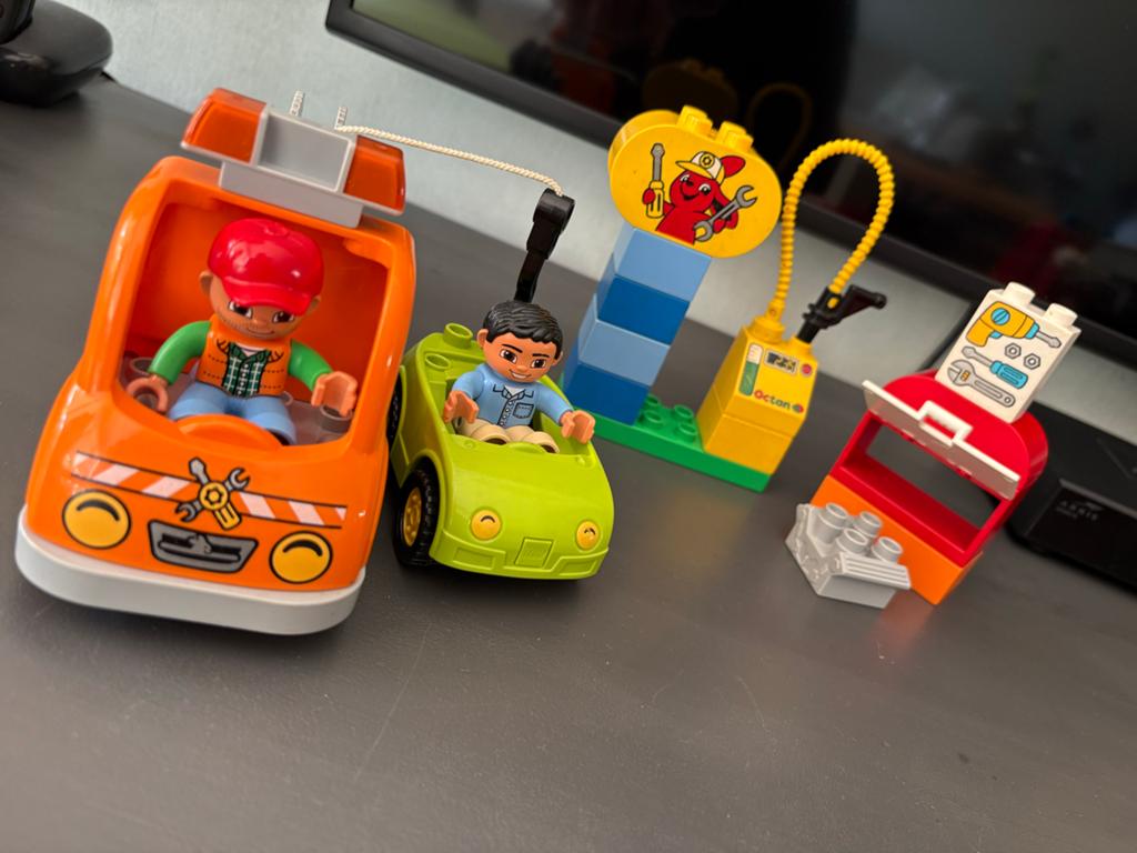 Duplo Takelwagen met Auto en Tankstation, Inclusief minifiguren, Gebruikt, Ophalen of Verzenden, Duplo