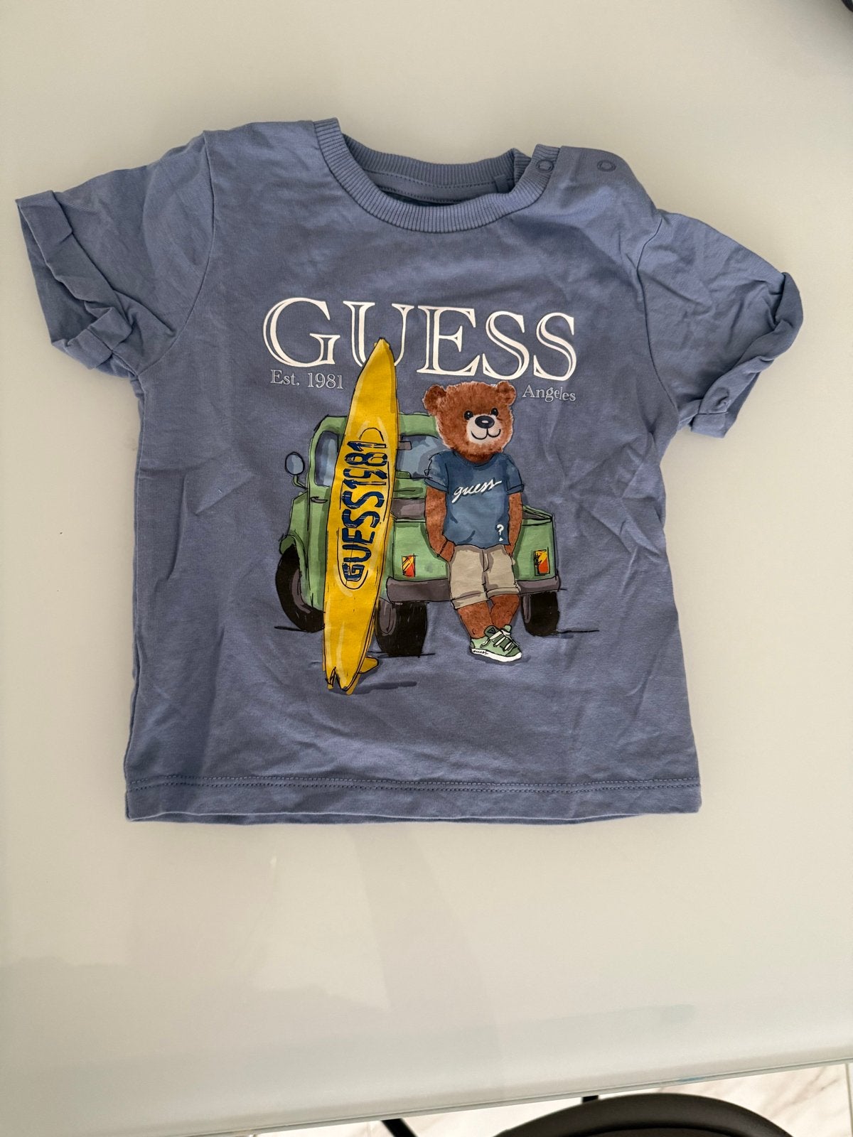 Guess T-shirt met beer en surfplank maat 80, Ophalen of Verzenden, Zo goed als nieuw, Jongetje