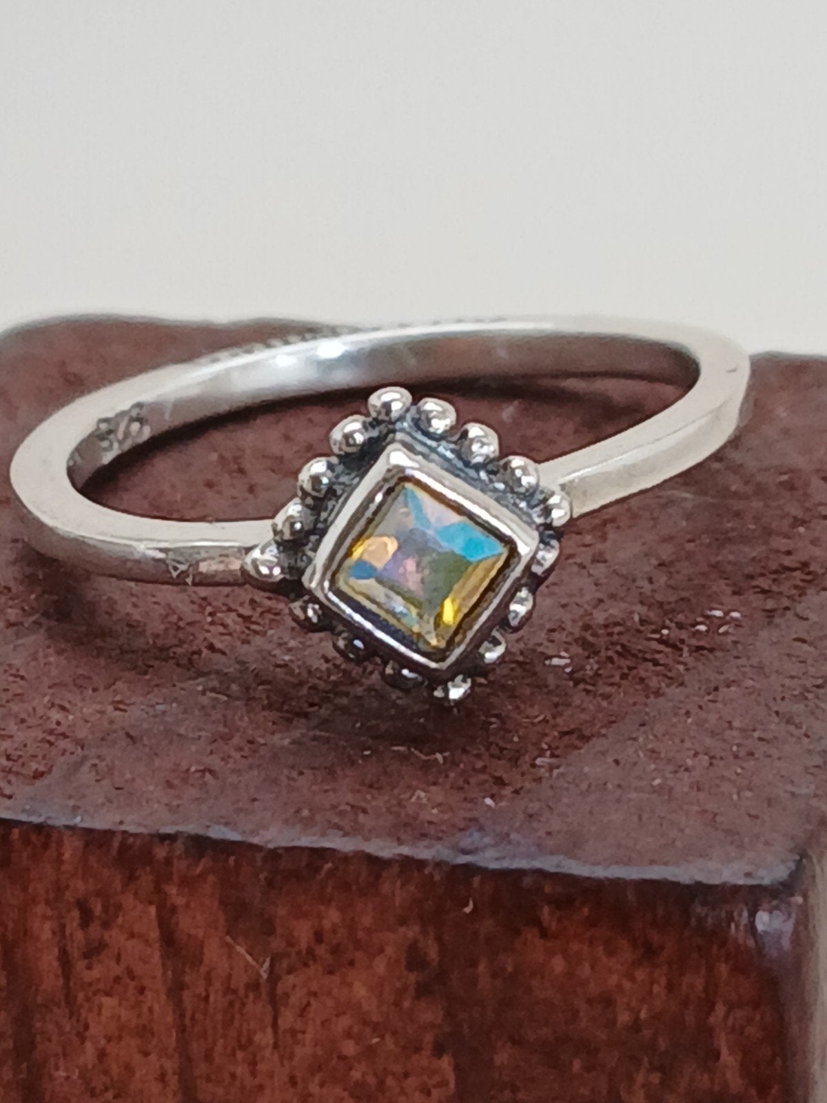 Zilveren Charmin's ring met kleurig steentje, maat 15.9, Gebruikt, Ophalen of Verzenden, Kleiner dan 17, Met edelsteen